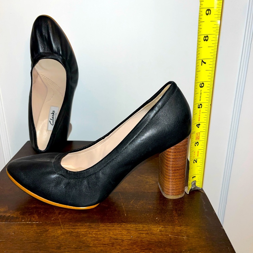 Clarks Narrative Grace Eva 
Ballet Pump
Black Leather 
Block heel